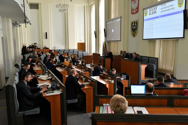 XLV posiedzenie Sejmiku Województwa Dolnośląskiego odbyło się z debatą w trybie hybrydowym.