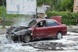 Zakopane. Na środku jezdni auto stanęło w płomieniach. Kierowca przeżył [ZDJĘCIA]