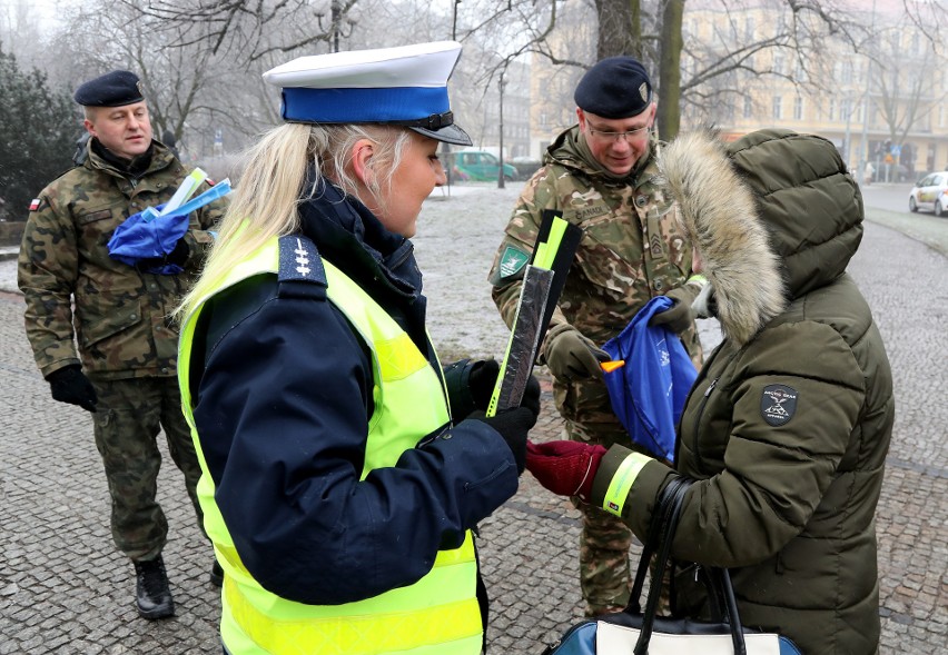 Akcja szczecińskiej policji i żołnierzy korpusu NATO którzy...