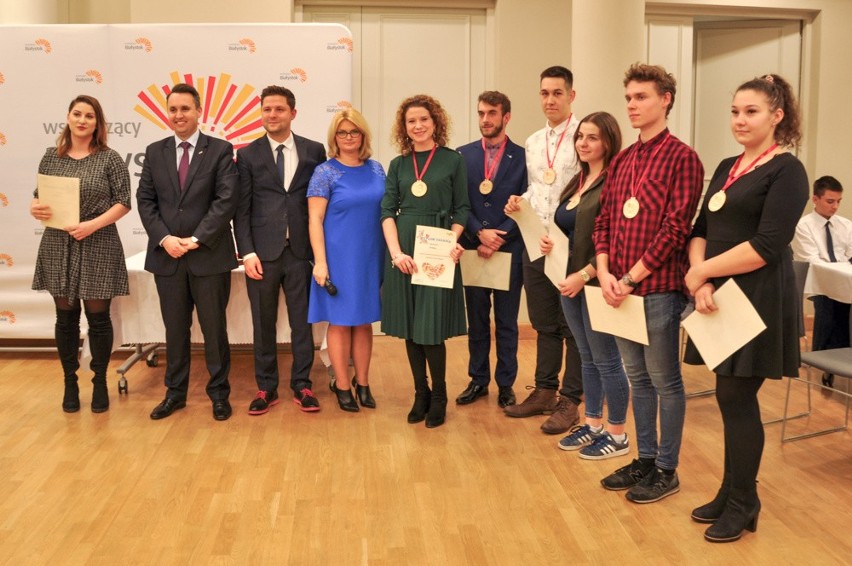 Najlepsi wolontariusze nagrodzeni. Gala odbyła się w Centrum Aktywności Społecznej w Białymstoku. Zobacz, kto został wyróżniony