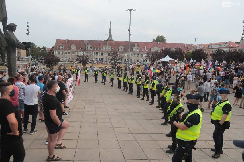 "Szczecin solidarny z zatrzymanymi". Manifestacja na pl. Solidarności