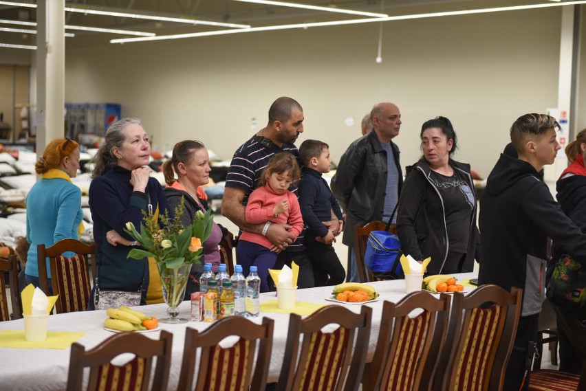 Śniadanie wielkanocne dla uchodźców wojennych w Centrum Pomocy Humanitarnym w Przemyślu [ZDJĘCIA]