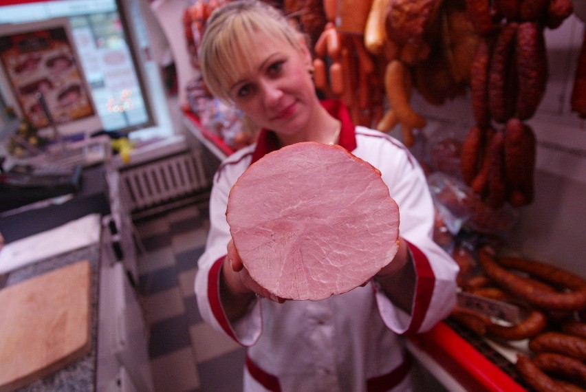 Ta szynka wygląda pięknie, ale czy jest prawdziwa? Warto...