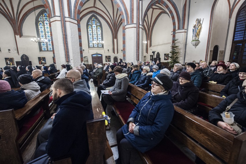 Dziś w samo południe Stolica Apostolska poinformowała, że...