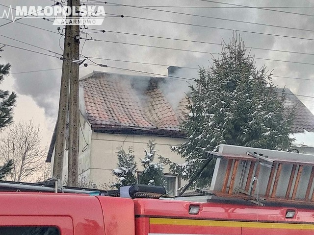 Na ul. Stara Droga w Bulowicach (gmina Kęty) wybuchł pożar w budynku mieszkalnym