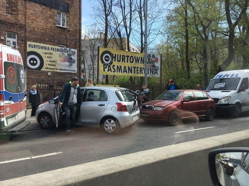 Zderzenie na Konopnickiej w Krakowie. Utrudnienia w ruchu