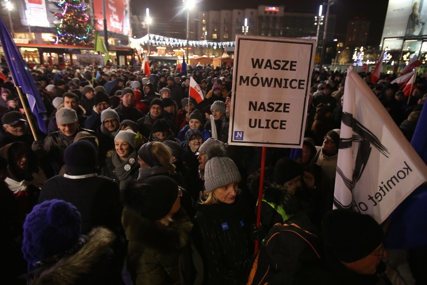 Demonstracja przeciw PiS w Katowicach 13 grudnia 2016