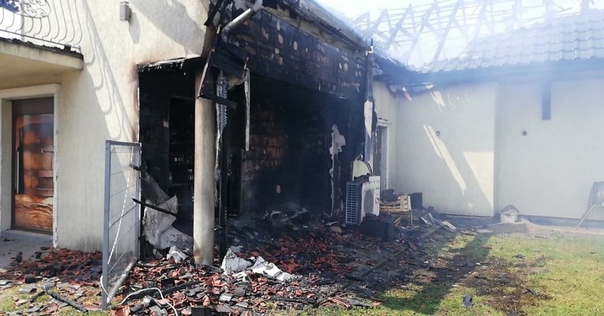 Pożar w Siemianicach. Doszczętnie spłonęło piętro budynku