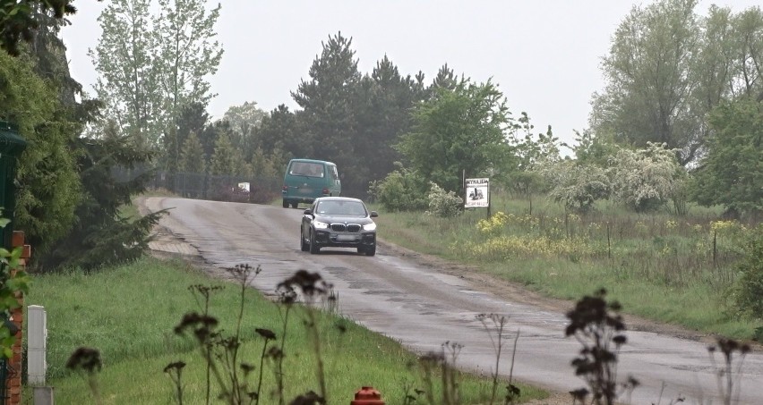 Mieszkańcy biją na alarm. Chcą natychmiastowego remontu drogi [WIDEO, ZDJĘCIA]