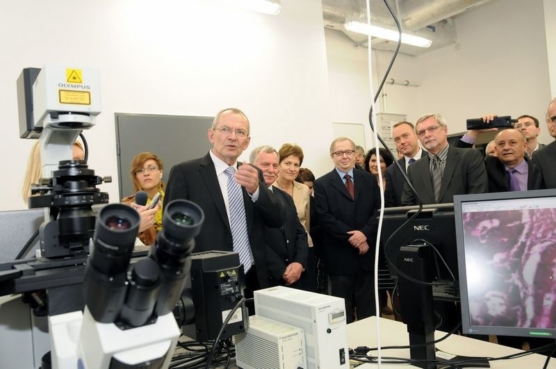 Toruń  UMK  otwarcie Centrum Optyki Kwantowej