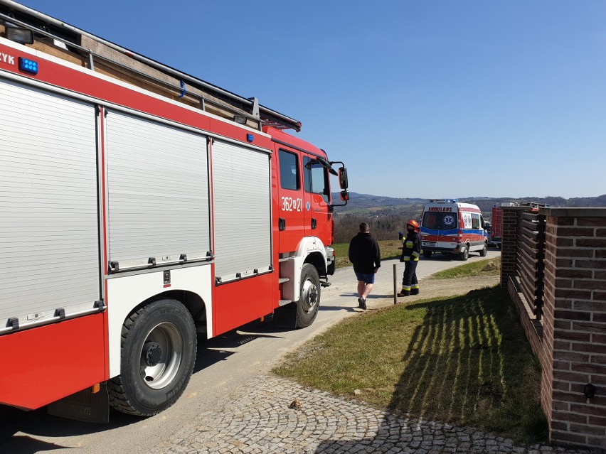 Tragiczny wypadek na budowie w Gromniku. Dwuletni chłopiec został przejechany przez maszynę budowlaną, pojazd prowadził ojciec [ZDJĘCIA]