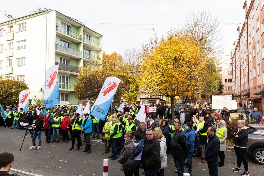 Protest związkowców z „Solidarności” przed siedzibą PGE...