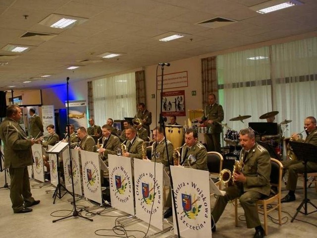 Jedną z atrakcji był koncert Orkiestry Garnizonu Szczecin.