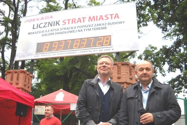 Zarząd spółki Dekada Nysa postanowił wstrzymać działanie licznika strat miasta.