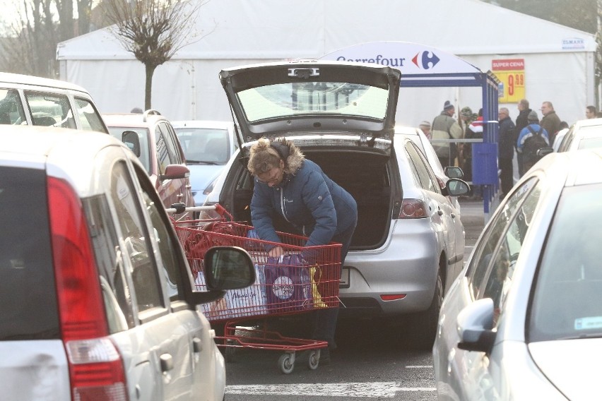 Tłok na parkingach, drogach dojazdowych do wrocławskich...