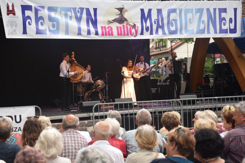 Dni Stargardu 2019. Bardzo artystyczny Festyn na ulicy Magicznej. Zagrał Galicia Folk Band  