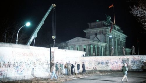 Burzenie muru berlińskiego w 1989 roku.