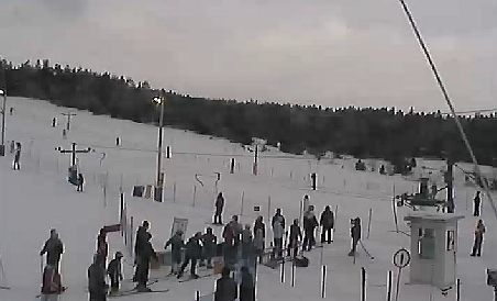 W Niestachowie narciarze szusują w sobotę od rana.