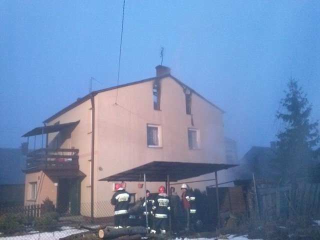 W domu paliła się konstrukcja dachu 