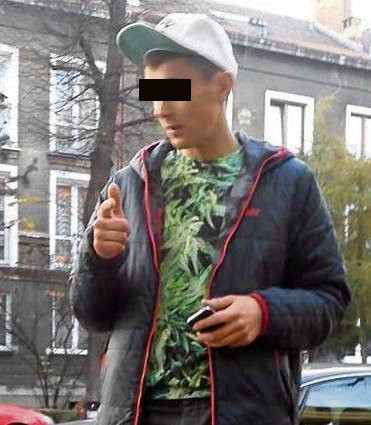 Michał K. ma 19 lat, obecnie mieszka w Podolszu, wcześniej w Oświęcimiu. Na portalach społecznościowych promował marihuanę