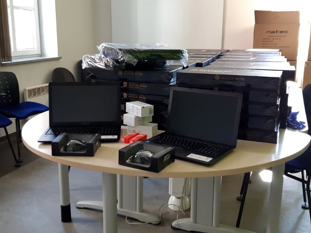 125 laptopów kupiło uczniom z Rybnika miasto. Dzieci będą mogły uczyć się zdalnie