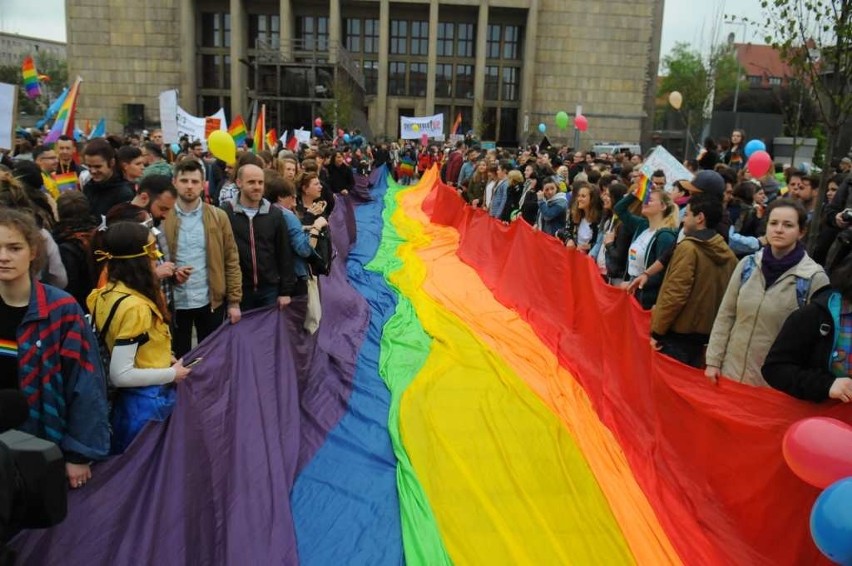 Uczestnicy Marszu Równości nieśli największą w Polsce,...