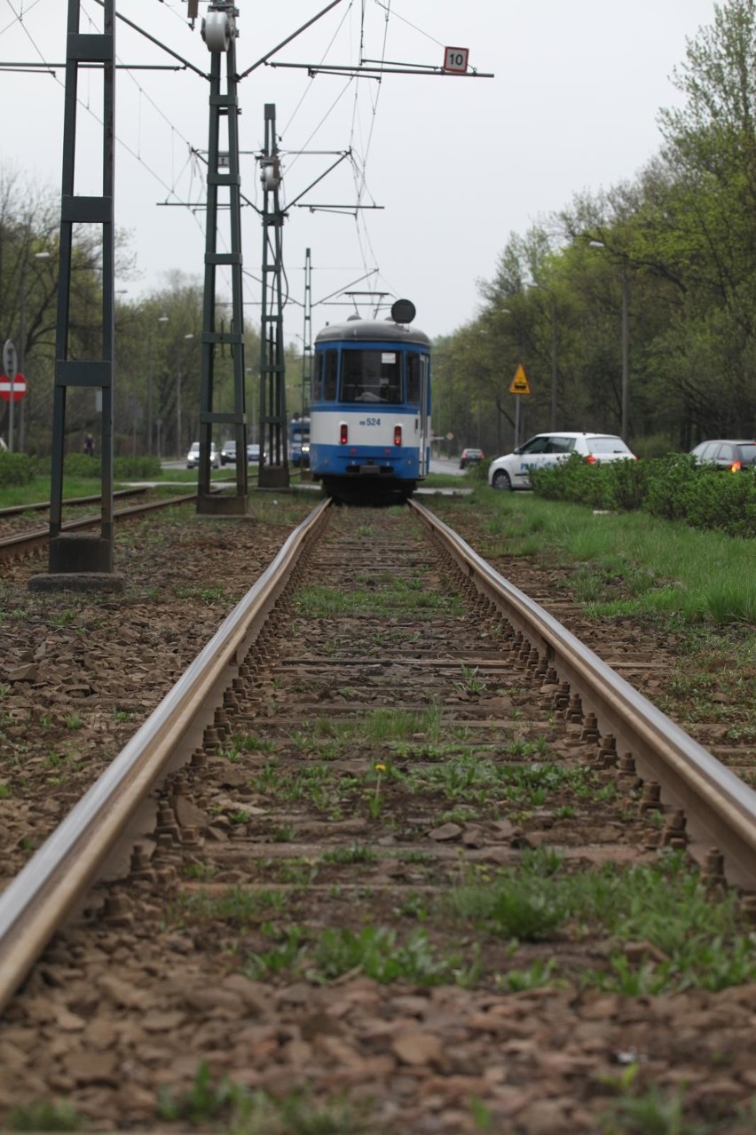 Torowisko tramwajowe na alei Solidarności jest w złym...