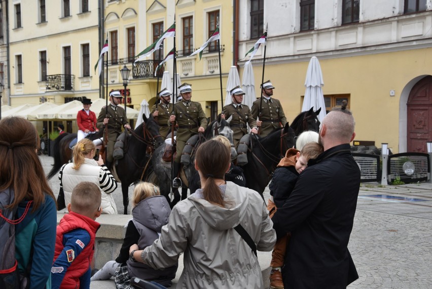 Kawalerzyści wrócili na ulice Tarnowa. Jubileusz oddziału jazdy, który kontynuuje w mieście chlubne tradycje 5. Pułku Strzelców Konnych