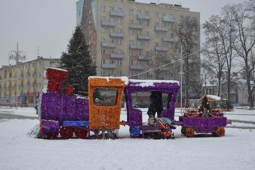 Atak zimy w Częstochowie. Straż miejska apeluje o odśnieżanie, a policja o ostrożność