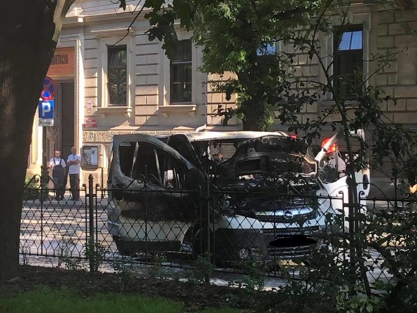 Kraków. Pożar samochodu na ulicy Basztowej [ZDJĘCIA]