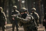 Trwa szkolenie kolejnych 140 kandydatów na żołnierzy Wojsk Ochrony Terytorialnej w województwie kujawsko-pomorskim