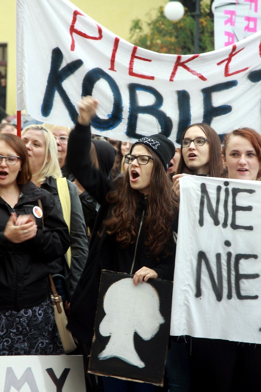 Duża frekwencja na Czarnym Proteście w Lublinie (ZDJĘCIA, WIDEO)