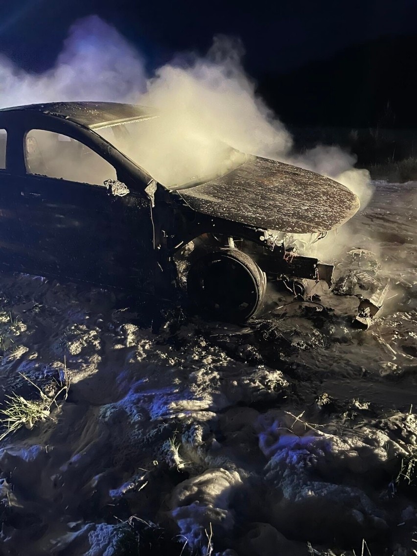 Pożar samochodu w okolicach Szczecinka