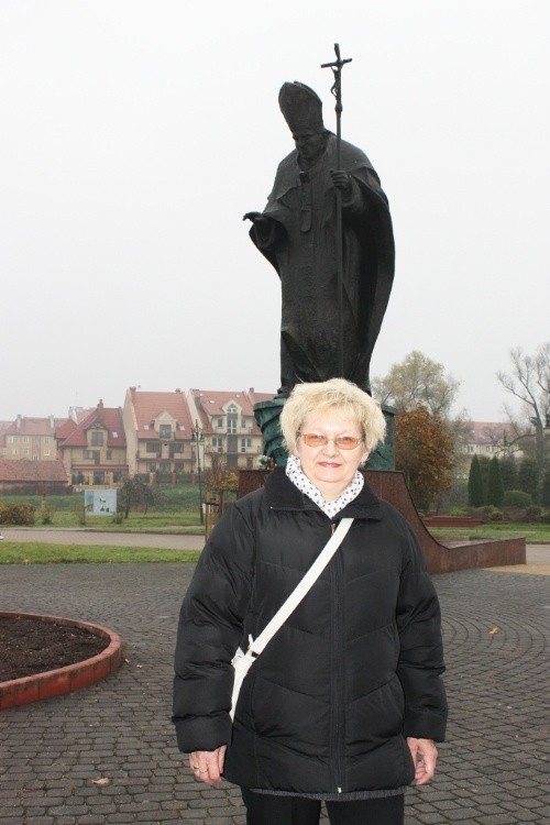 - Jan Paweł II to najlepszy wybór. Nie spotkałam się jeszcze z żadnym głosem sprzeciwu - mówi Zofia Birycka, która zbiera podpisy pod wnioskiem do rady.