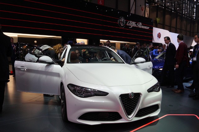 Alfa Romeo GiuliaWiele osób czekało na premierę modelu Giulia w najmocniejszej wersji QV. Tymczasem w Genewie możemy zobaczyć bazowy wariant / Fot. Tomasz Szmandra