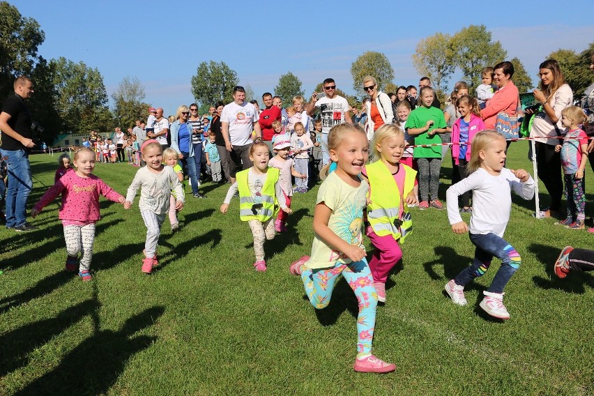 Na dystansach od 100 do 800 m. rywalizowało 370...