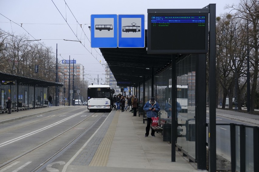 Węzeł przesiadkowy na pl. Rapackiego