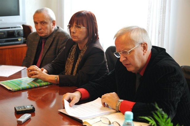 Udział w konferencji wzięli: wiceminister zdrowia Marek Twardowski ( z prawej), Helena Hatka, wojewoda i Waldemar Taborski, dyrektor szpitala w Zielonej Gorze.