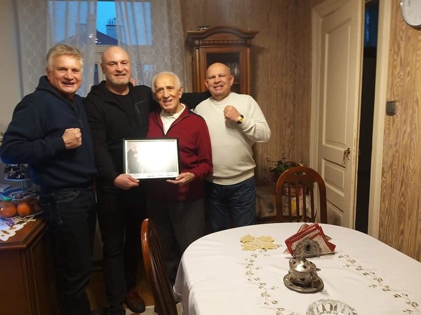 Byli bokserzy Broni odwiedzili w 90 urodziny trenera Koziela