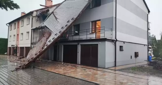 W Zabierzowie Bocheńskim (gmina Niepołomice) wichura zerwała dach z budynku wielorodzinnego. Cztery rodziny (11 osób) w jednej chwili zostały bez domu. Ruszyła zbiórka pieniędzy na odbudowę dachu