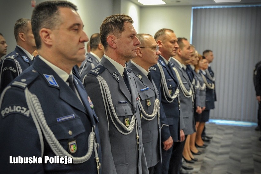 Ślubowanie nowych policjantów w Komendzie Wojewódzkiej...