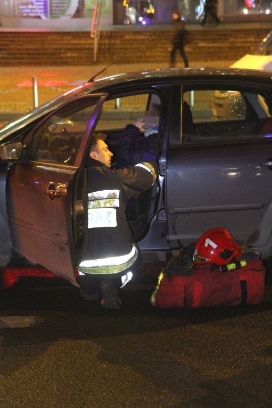 Wypadek na rondzie Reagana. Jedna osoba ranna