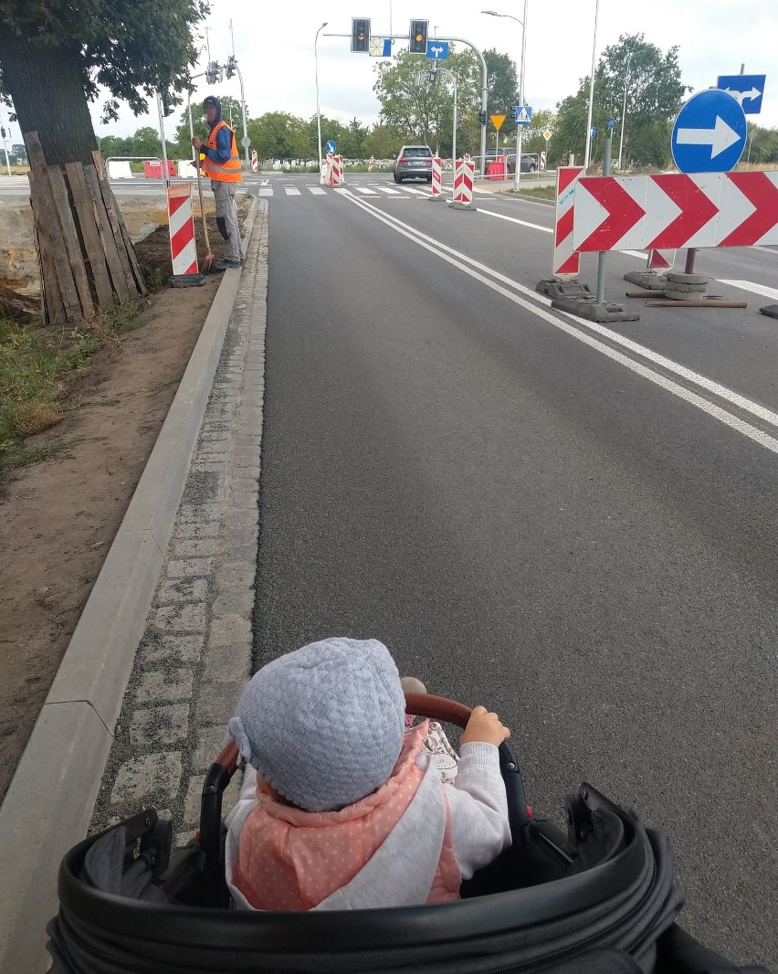 Osiedle odcięte od Buforowej? "Mamy drogę i chodniki, ale nie możemy do nich dojść" [LIST]