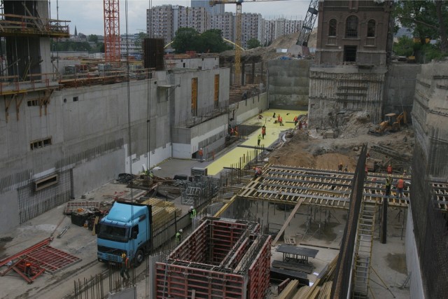 Czerwiec 2012. Na następnych zdjęciach: budowa muzeum w marcu 2011, 2012 i 2013