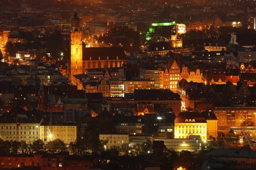 Wrocław: Widok ze Sky Tower nocą (ZDJĘCIA)