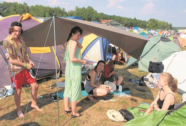Pola namiotowe mogą być rozwiązaniem problemu braku miejsc noclegowych