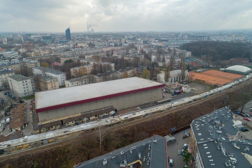 Megainwestycja w centrum Krakowa rośnie jak na drożdżach [ZDJĘCIA]