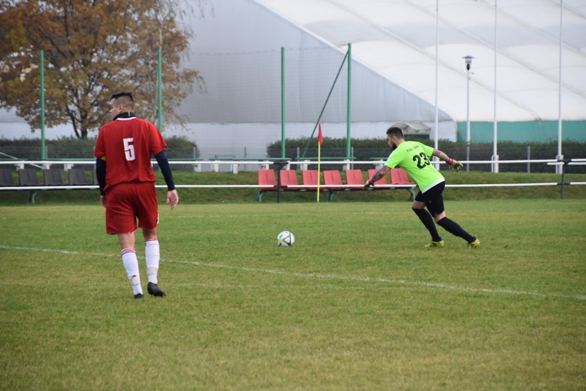 Piłkarze Piasta Gorzów-Karnin (czerwone stroje) marzą o...