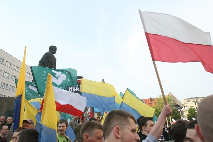 Marsz Powstańców Śląskich - w Katowicach demonstrowali...