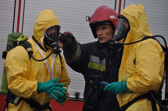 Akcją w koneckiej mleczarni dowodził kapitan Michał krzeszowski z Państwowej Straży Pożarnej w Końskich.